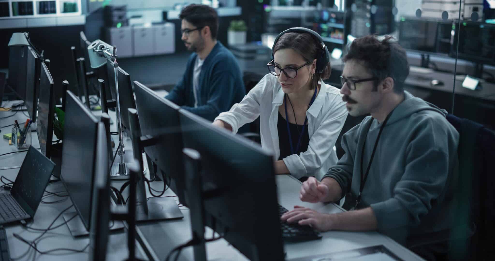 Grosse Sprachmodelle, Spezialmodelle und Prüf- und Automationsschicht in der Dokumentenverarbeitung