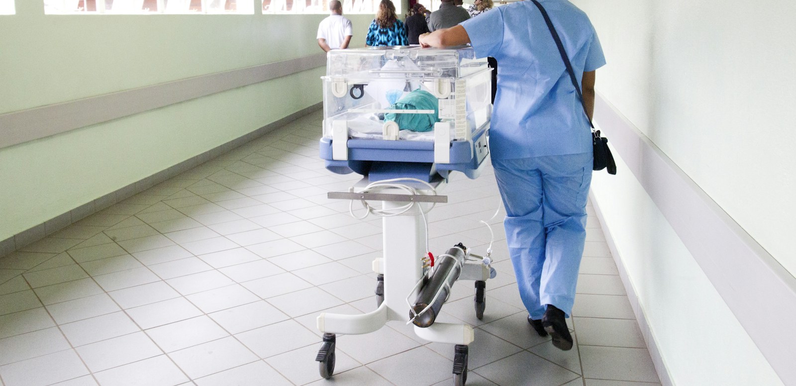 Cost coverage approvals, physician reports, claims: where AI saves time in healthcare today